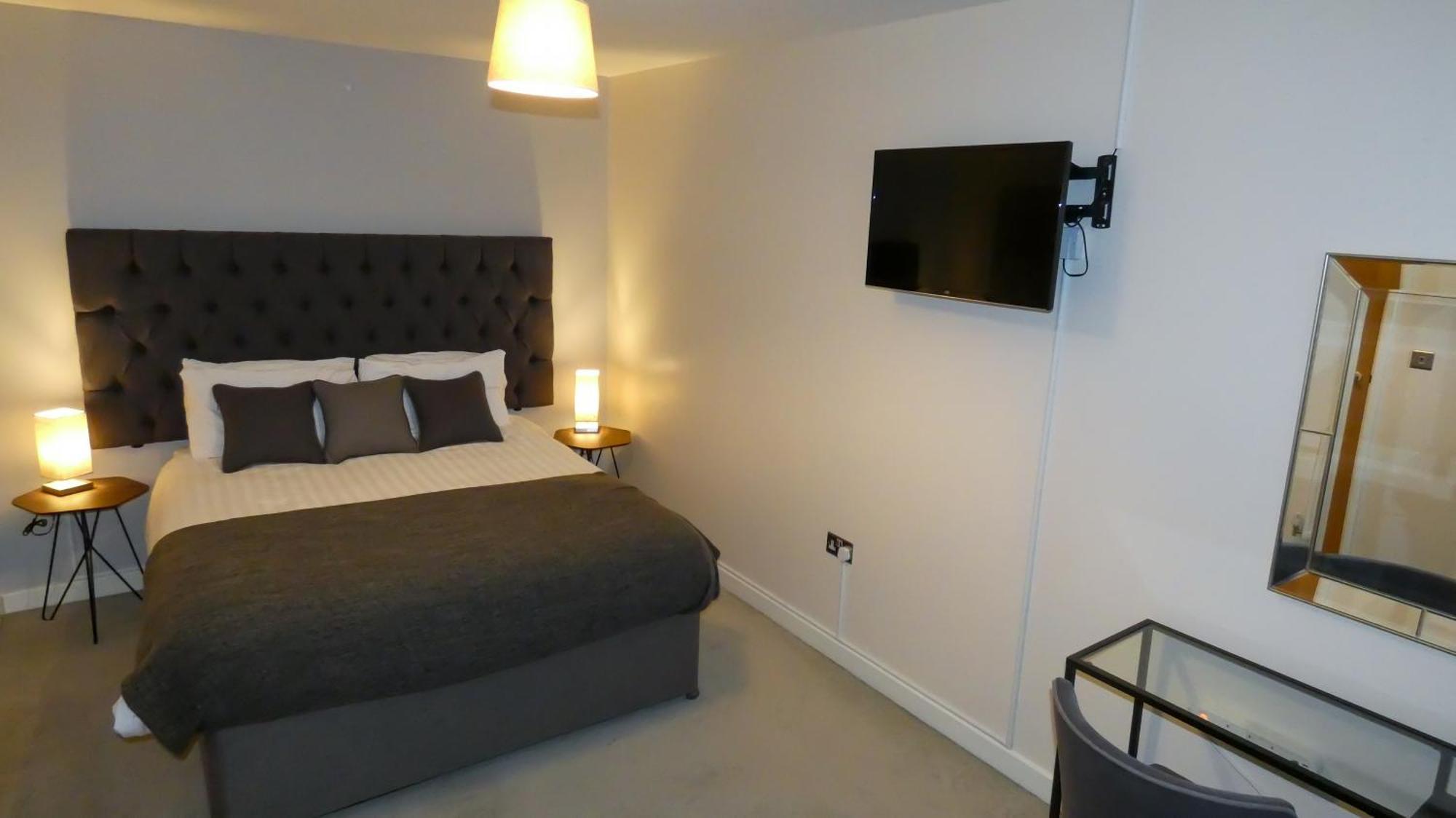 Three Bedroom Townhouse With Parking Telford Room photo