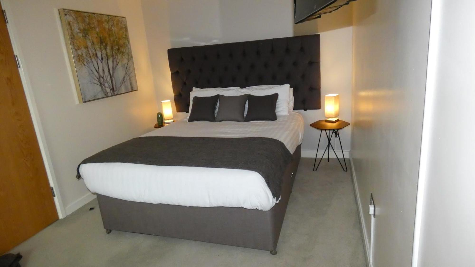 Three Bedroom Townhouse With Parking Telford Room photo