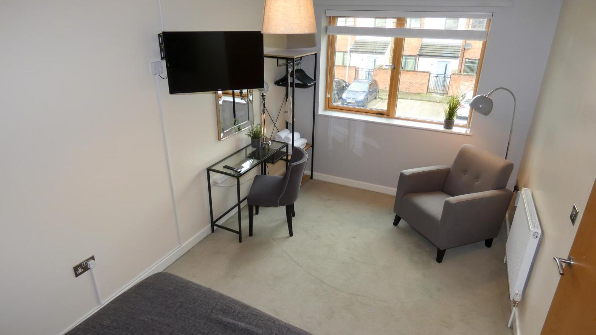 Three Bedroom Townhouse With Parking Telford Room photo