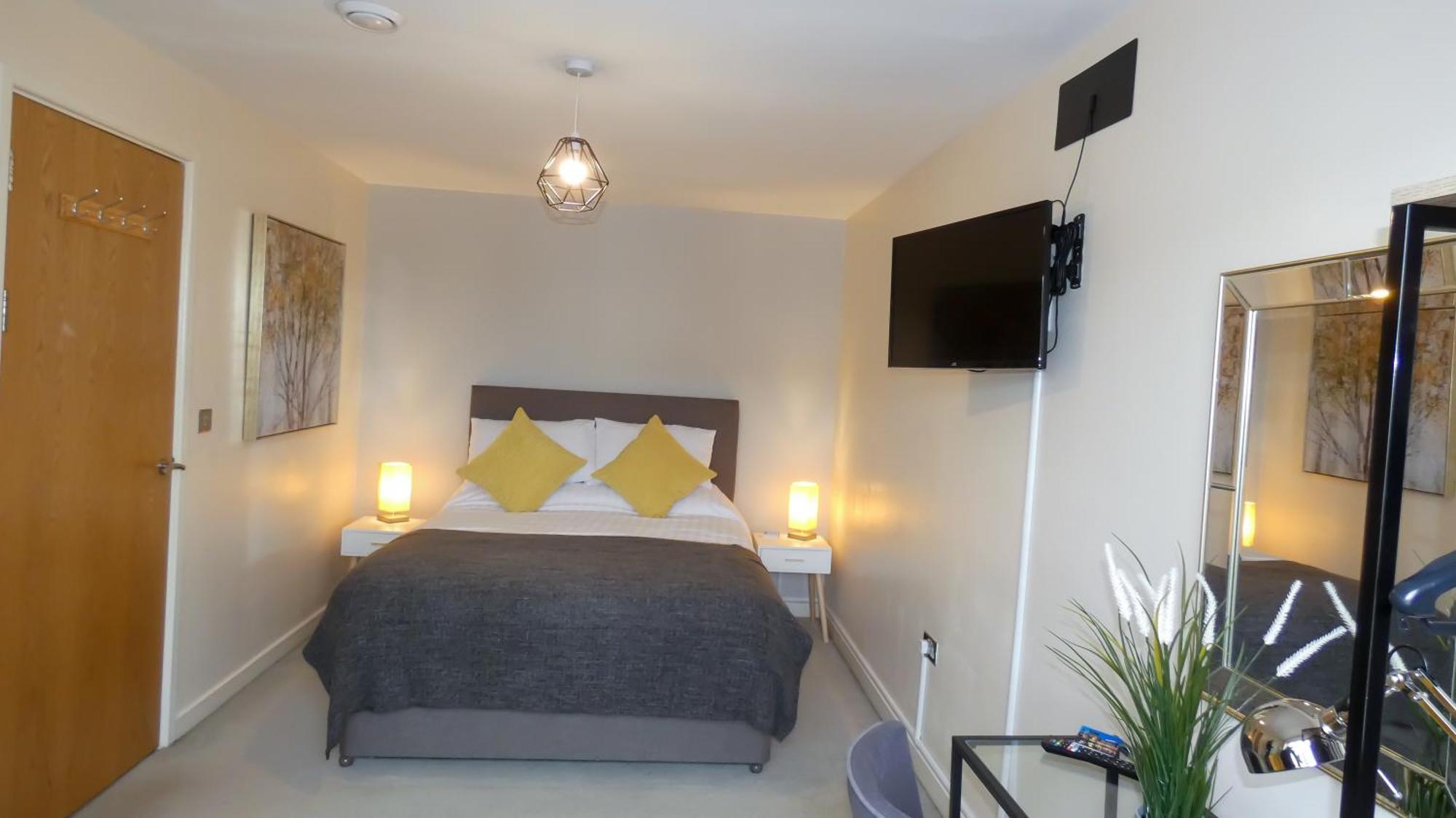Three Bedroom Townhouse With Parking Telford Room photo