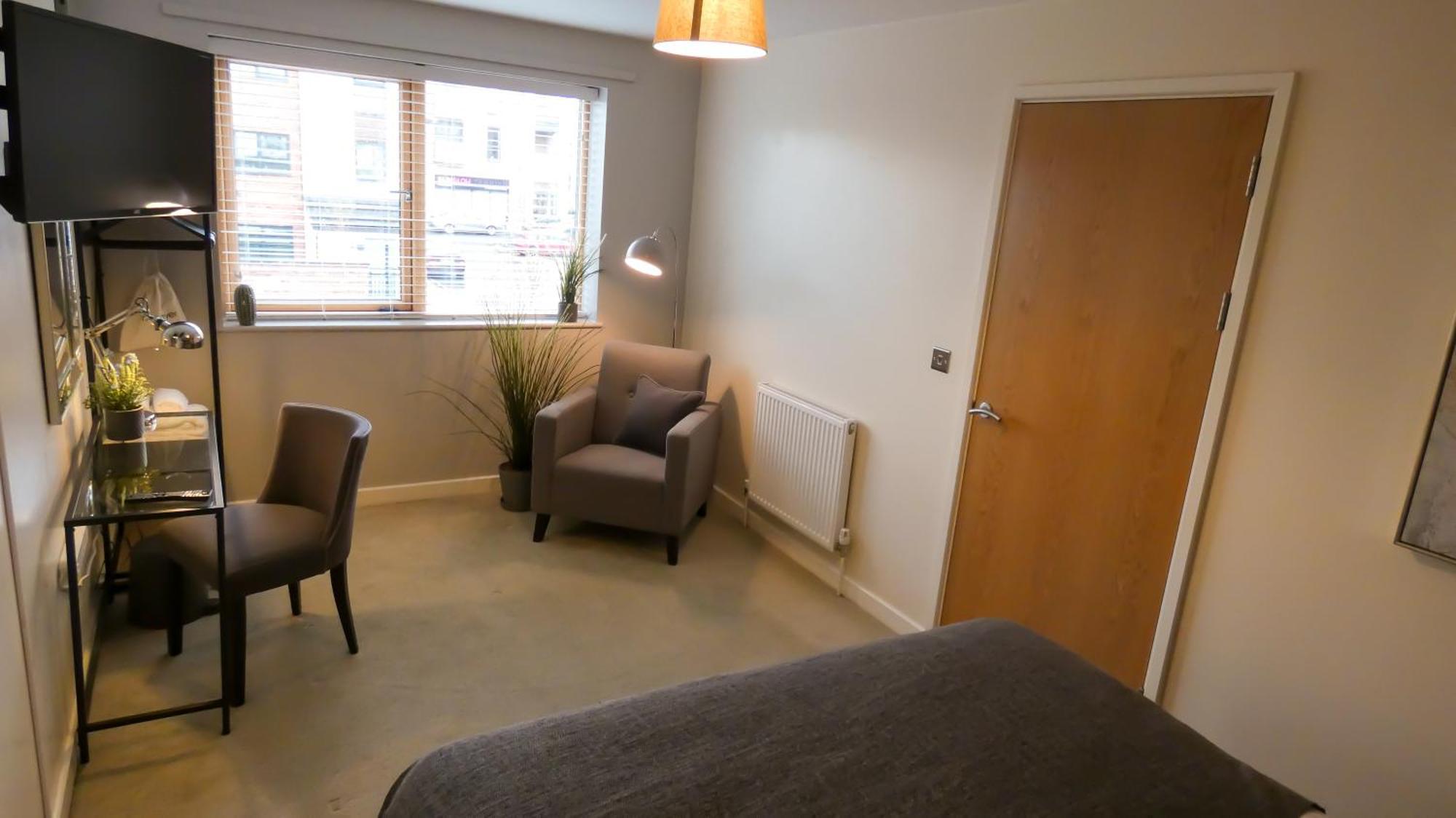 Three Bedroom Townhouse With Parking Telford Room photo
